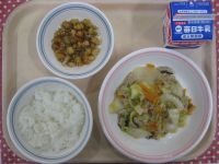 ご飯、八宝菜、大豆とじゃこの揚げ煮