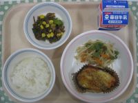 ご飯、鮭のマヨネーズ焼き、いんげんのごま和え、糸こんソテー