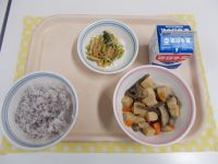 ゆかりごはん、高野豆腐の煮物、小松菜のレモン和え