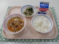 ごはん、豆腐の中華煮、ポパイサラダ