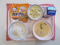 ごはん、きゅうきゅうカレー、フレンチサラダ、とん汁