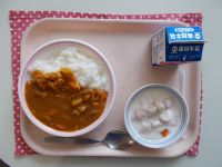 夏野菜カレー、フルーツヨーグルト